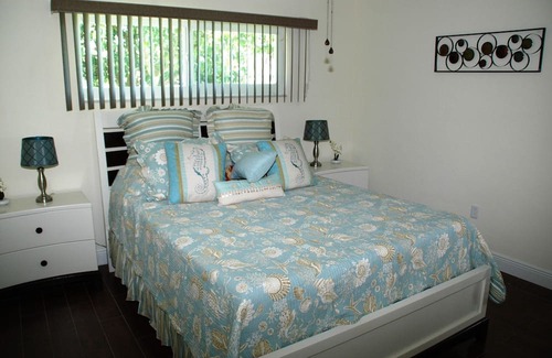 Yacht Club Villa | Excl. Villa de lujo * Top * Sur frente a la piscina * jacuzzi * Wireless * muelle * Tiki Hut *