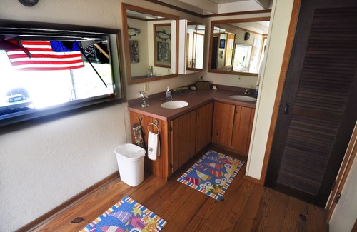 Estate Western Water Island Alquiler De RV | Eco-Cottage W/ Ocean View Terrace. Starting at $149/Night