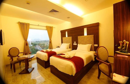 KK Nagar Casa | Convenient Rooms with Lake view Stay/Madurai