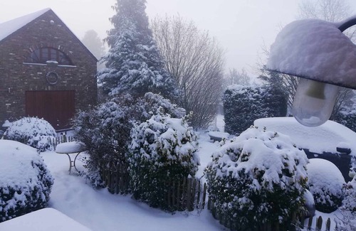 Fernelmont Cama Y Desayuno | Bed and Breakfast "In the Shade of Walnut"