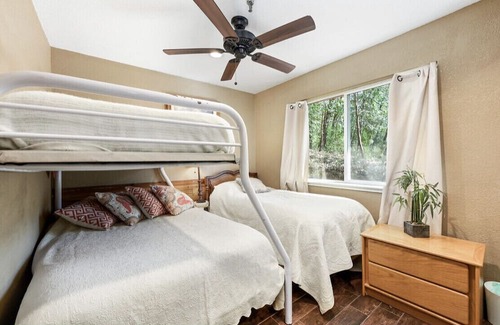 Foresthill Casa | Forest Cottage Large Group Retreat 27beds Sleeps 45