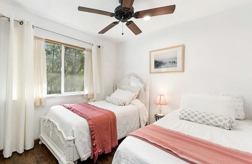 Foresthill Casa | Forest Cottage Large Group Retreat 27beds Sleeps 45