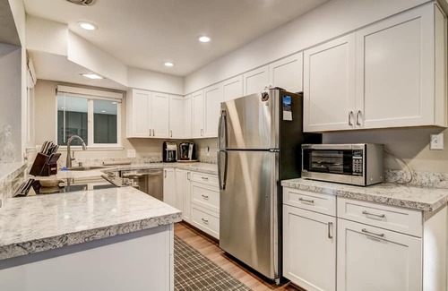 Montgomery Estates Cabina | The Bear Creek Cabin es un impecable retiro de 2 dormitorios en Tahoe.