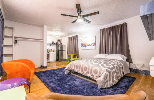 Central Oklahoma City Apartamento | Estudio mural cerca del amado Distrito de la Plaza de OKC