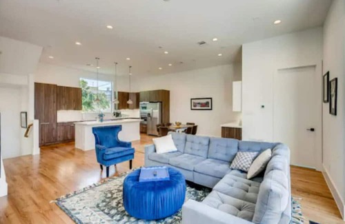 Neartown Casa | Two 4-Story Homes|Near Downtown|8 BDRMS|For Groups