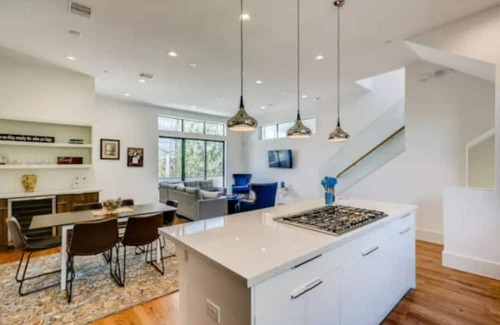 Neartown Casa | Two 4-Story Homes|Near Downtown|8 BDRMS|For Groups