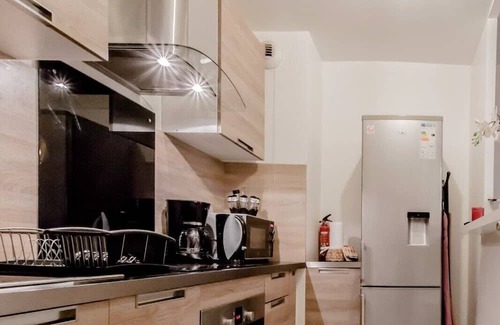 Saint-Denis Apartamento | Chic apart with bar in Paris
