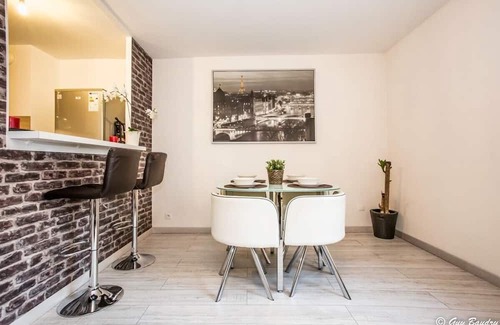 Saint-Denis Apartamento | Chic apart with bar in Paris