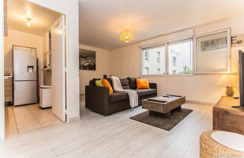 Saint-Denis Apartamento | Chic apart with bar in Paris