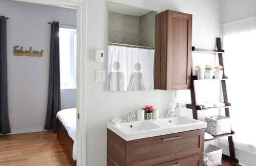Plateau Mont Royal Apartamento | Sunny Top Floor - Huge Terrace - 4 bedrooms + 3 bathrooms - WiFi + parking*!