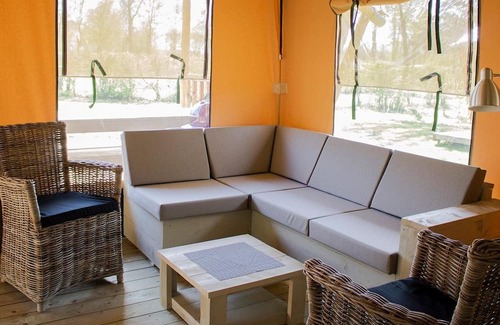 Ornans Chalet De Esquí | Camping ecológico de cuatro estrellas en las montañas del Jura
