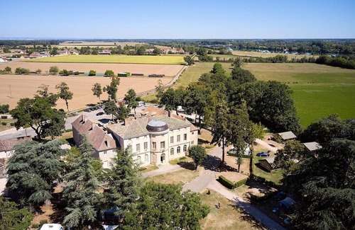 Gigny-sur-Saone Chalet De Esquí | Hermoso camping de 5 estrellas con castillo en el sur de Borgoña