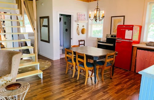 Gills Rock Cabaña | Waterfront 1 bedroom and loft cottage with small private pier on Garrett Bay