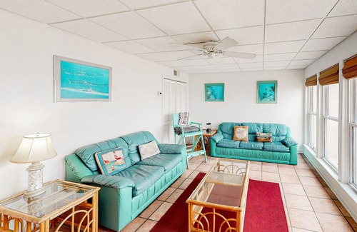 Treehouse Casa | Treehouse townhome w/incredible bay views and close shops/restaurant