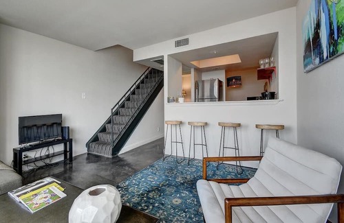 Downtown Austin Apartamento | The Littlefields by Lodgewell, Stylish Loft, Downtown Views