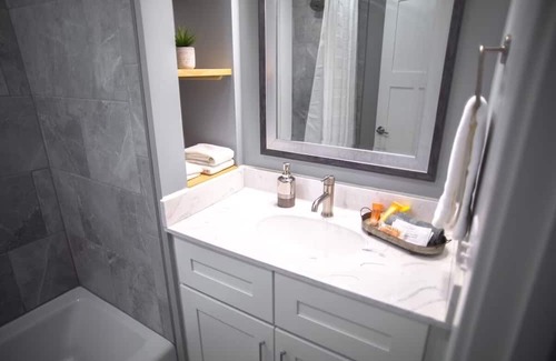 Bridgman Casa | Spacious Downtown Suite Close to Beach-Silver suite #1