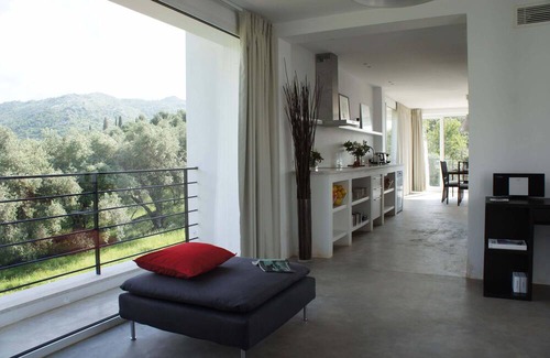 Petaleia Villa | Architect villa between the sea and mountains