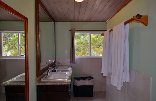 The Bight Apartamento | Spectacular ocean views, centrally located, and just off Grace Bay Beach