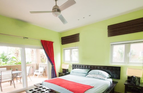 Antoneys Cay Condominio | Luxury Waterfront Condo w/ Pool, Dock, and Gardens