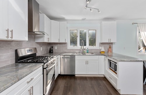 East Beach Casa | East Beach House w/ Pool 5BR Sleeps 12 Marsh Front