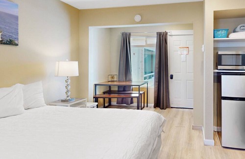 Lincoln City Apartamento | Lovely Studio with Great View & Nearby Beach Access - Dogs Welcome