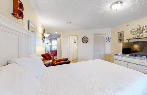 Gulf Lagoon Beach Apartamento | Cozy studio with resort pool & boat dock on the Grand Lagoon