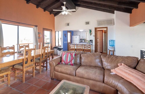 Las Conchas Casa | Arena y Sol - Vibrant two story home with colorful atmosphere