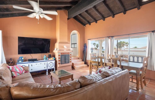 Las Conchas Casa | Arena y Sol - Vibrant two story home with colorful atmosphere