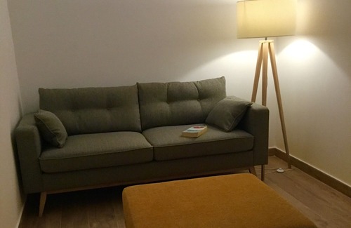 Palese Apartamento | The open red tulip