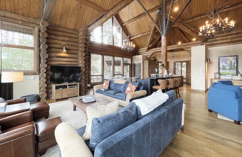 Mountain Village Casa | Alpen Ridge: ¡el lujo total lo espera en esta propiedad bellamente designada en Slopeside!