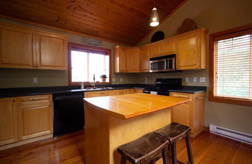 Metchosin Apartamento | Westcoast Getaway with Scenic Views
