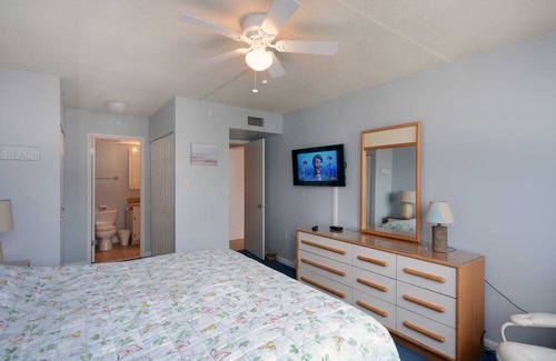 North Ocean City Condominio | Acogedor condominio de dos dormitorios, con temas de playa relajantes en un hermoso edificio frente al mar, ideal para familias