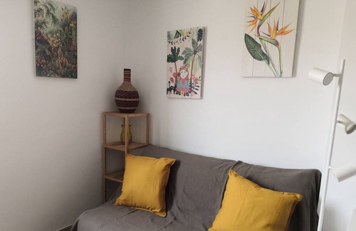 Antibes Old Town Apartamento | Bright air-conditioned apartment, Old Antibes close to all activities and beaches