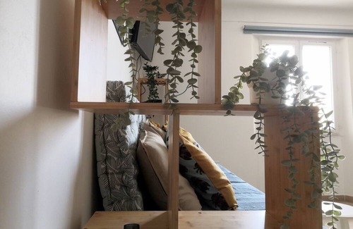 Antibes Old Town Apartamento | Bright air-conditioned apartment, Old Antibes close to all activities and beaches
