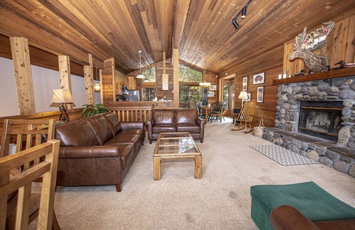 Lake Forest Casa | Vance: Sunny and Spacious Dollar Point Home