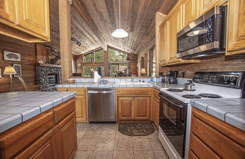 Lake Forest Casa | Vance: Sunny and Spacious Dollar Point Home