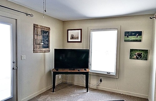 Westcliffe Casa | Amplia suite de lujo y patio, Ravens Off Main Street Starry Nights- Walk Town