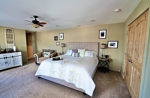 Westcliffe Casa | Amplia suite de lujo y patio, Ravens Off Main Street Starry Nights- Walk Town