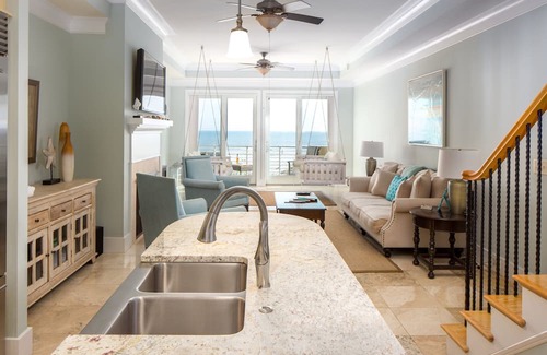 Folly Beach Condominio | BEACHFRONT, Rooftop Deck, 360-Degree Views