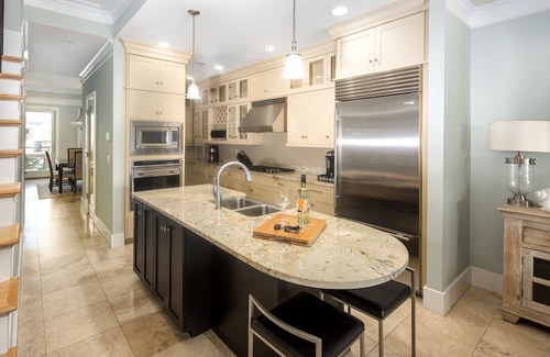 Folly Beach Condominio | BEACHFRONT, Rooftop Deck, 360-Degree Views