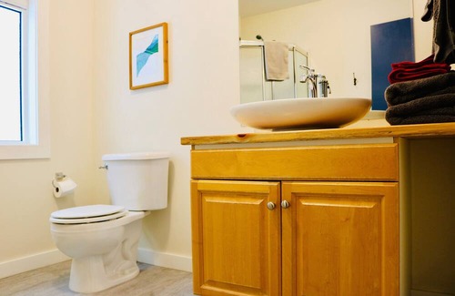 Vernon Casa | Orchard house in BX close to Vernon, on hiking trails, close to skiing.