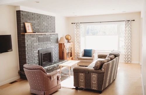 Vernon Casa | Orchard house in BX close to Vernon, on hiking trails, close to skiing.