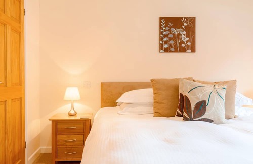 Winnard's Perch Cabaña | Benasa Lodge A Scandinavian style lodge, perfect for up to 8 guests, dog friendly.