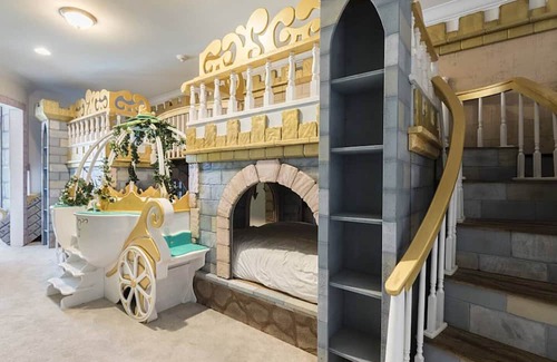 Reunion Casa | Marvelous Castle with Luxurious Large Pool at Reunion