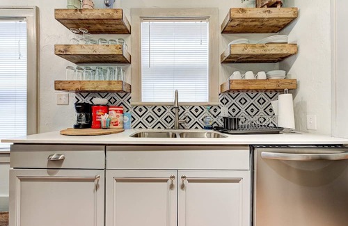 Lincoln Terrace Casa | Entire Lincoln Lodge–by OU Med, Bricktown, Arena