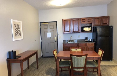 Marinette Hotel | Country Inn & Suites by Radisson, Marinette, WI