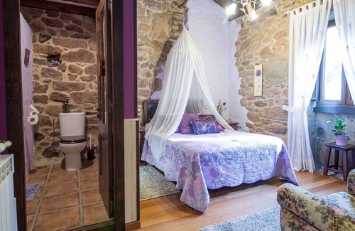 O Pindo Cabaña | Country house with terraces and sea views only 50 meters from the beach.