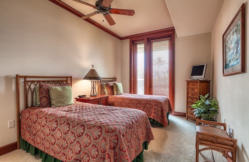 Waikoloa Villa | Kolea 13D sits on a nice grassy area that is great for children!