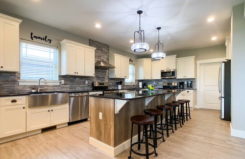 Table Rock Casa | Private heated Swim/Spa. Indoor and outdoor community pool.