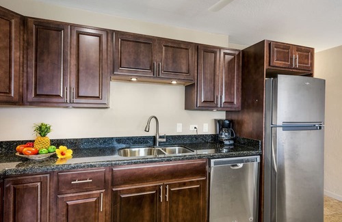 Historic Kailua Village Condominio | Kalanikai 306, Ocean View 1BR / 1BA, justo en el corazón de la ciudad de Kona.